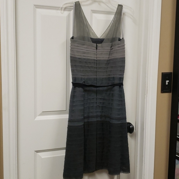 BCBG MAXAZRIA Grey Dress Like New Size 6 - Picture 5 of 9